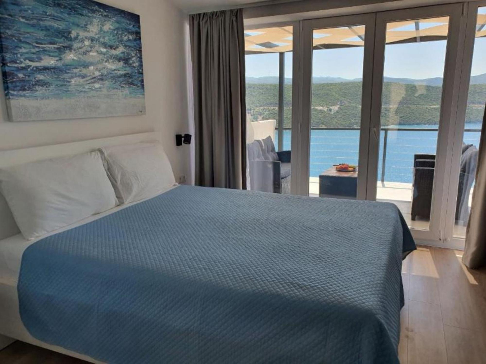 Malalu * Neum